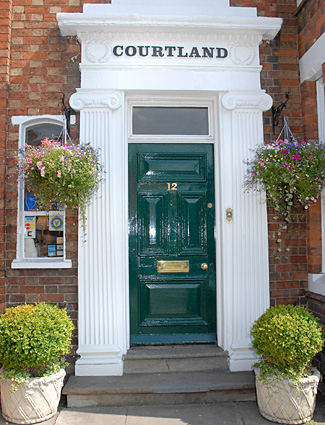 Welcome to Courtland Hotel